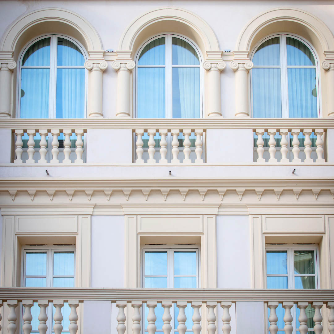 Restauration et ornementation de façades en staff à Monaco